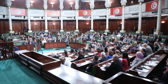 «النهضة» متهمة بإغراق البرلمان التونسي بوظائف وهمية
