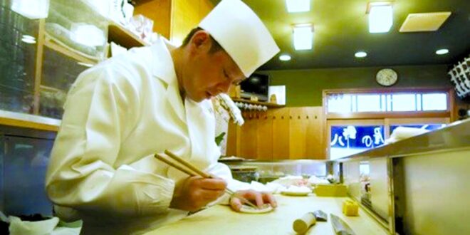 سوشي بحبة أرز واحدة يجذب السياح إلى اليابان