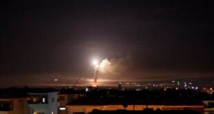 المرصد السوري: انفجارات بريفي دمشق والقنيطرة جراء قصف إسرائيلي
