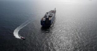 هيئة بحرية بريطانية: بلاغات بصدور أمر لسفينة بتغيير مسارها في البحر الأحمر
