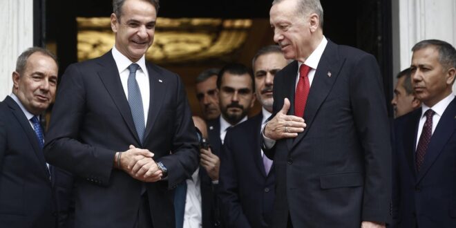 تركيا تعتزم حل خلافاتها مع اليونان في «أجواء إيجابية»