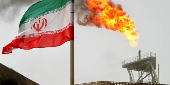 اندلاع حريق في خزانات مصفاة برجند شرق إيران