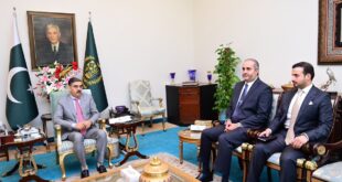رئيس وزراء حكومة تصريف الأعمال في باكستان يجتمع مع سفير دولة قطر