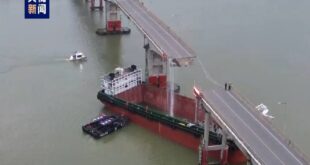 الصين.. اصطدام ناقلة حاويات بجسر وسقوط حافلة في النهر