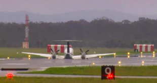 أستراليا.. طائرة تهبط بلا عجلات (فيديو)