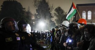 مجموعة ملثمة مؤيدة لإسرائيل تهاجم مؤيدين للفلسطينيين في جامعة كاليفورنيا