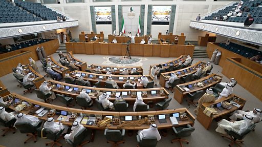 تشكيل حكومة جديدة وحل مجلس الأمة... ماذا يحدث في الكويت؟
