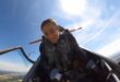 بالفيديو.. قائدة طائرة هولندية تهبط بنجاح بعد أن انفتح الحجاب الواقي