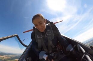 بالفيديو.. قائدة طائرة هولندية تهبط بنجاح بعد أن انفتح الحجاب الواقي